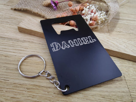 Flaschenöffner als Schlüsselanhänger schwarz Kreditkartenformat mit Gravur Geschenk Geschenkidee