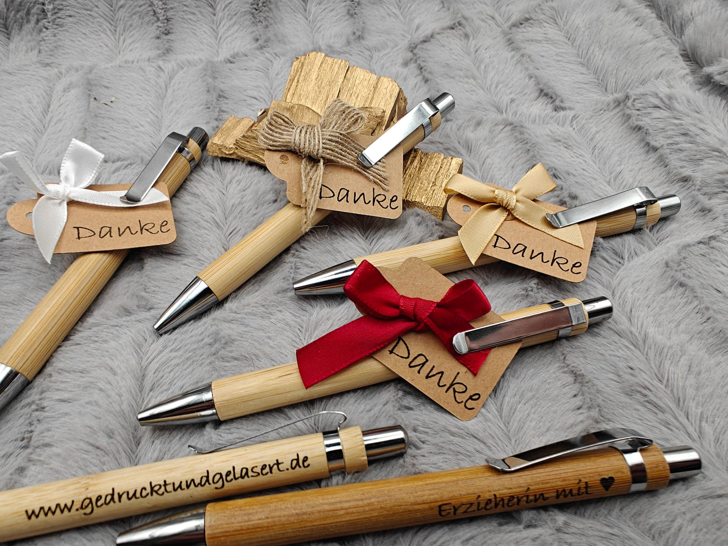 Kugelschreiber personalisiert aus Bambus mit Gravur Danke mit Schleife schwarz Kuli Stift Holz Gastgeschenk Geschenk Gift