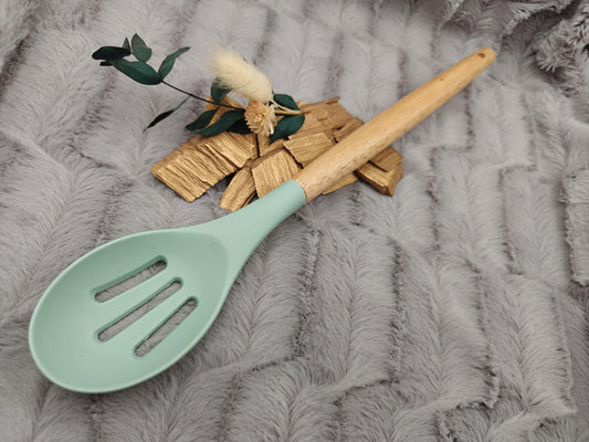 Kochlöffel personalisiert Silikon mit Löcher ca. 31 cm lang mit Wunschgravur Geschenk Küchenhelfer mintgrün oder schwarz