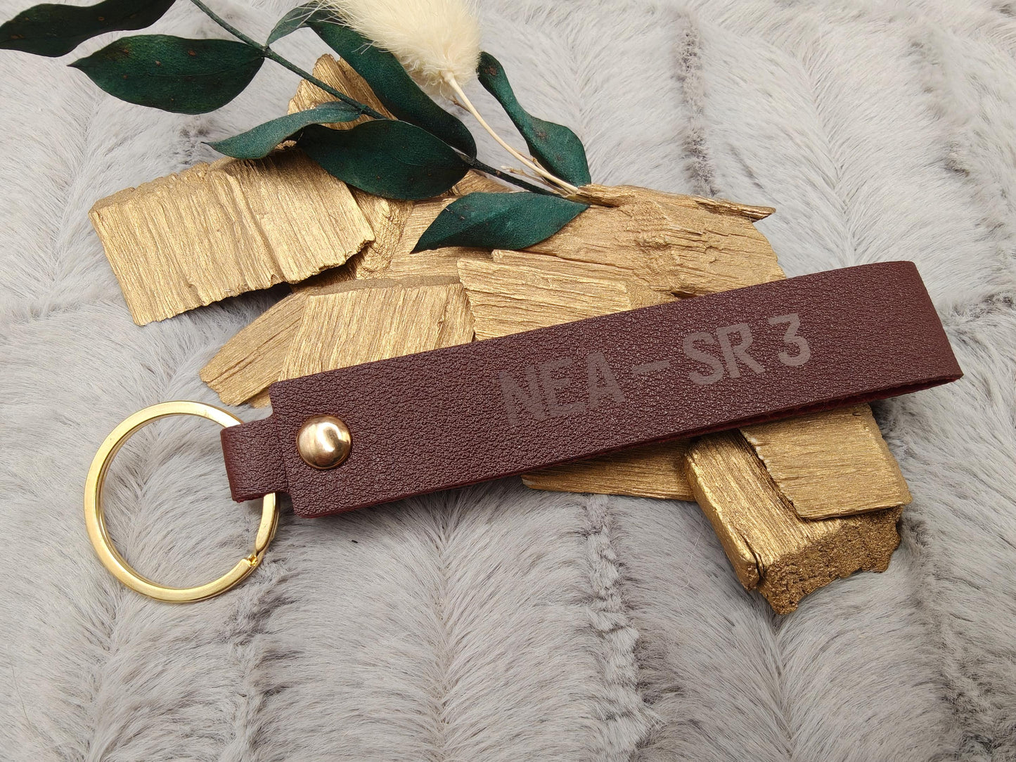 Personalisierter Schlüsselanhänger Kunstleder mit Name | Individueller Anhänger | Gastgeschenk Hochzeit&Geburtstag | Schlüsselband 15 Farben