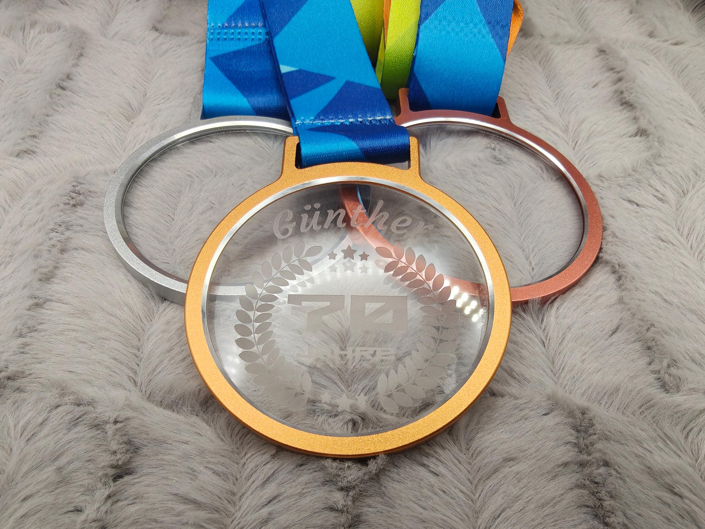 Personalisierte Medaille mit Name & Alter | Gold Silber Bronze mit Kristallglas | Individuelle Auszeichnung | Medaille mit Band graviert