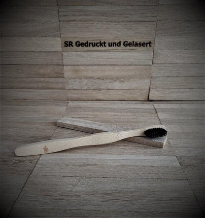Zahnbürste aus Bambus mit Aktivkohleborsten Outdoor Freakz mit individueller Gravur Vegan natürlich  Geschenk