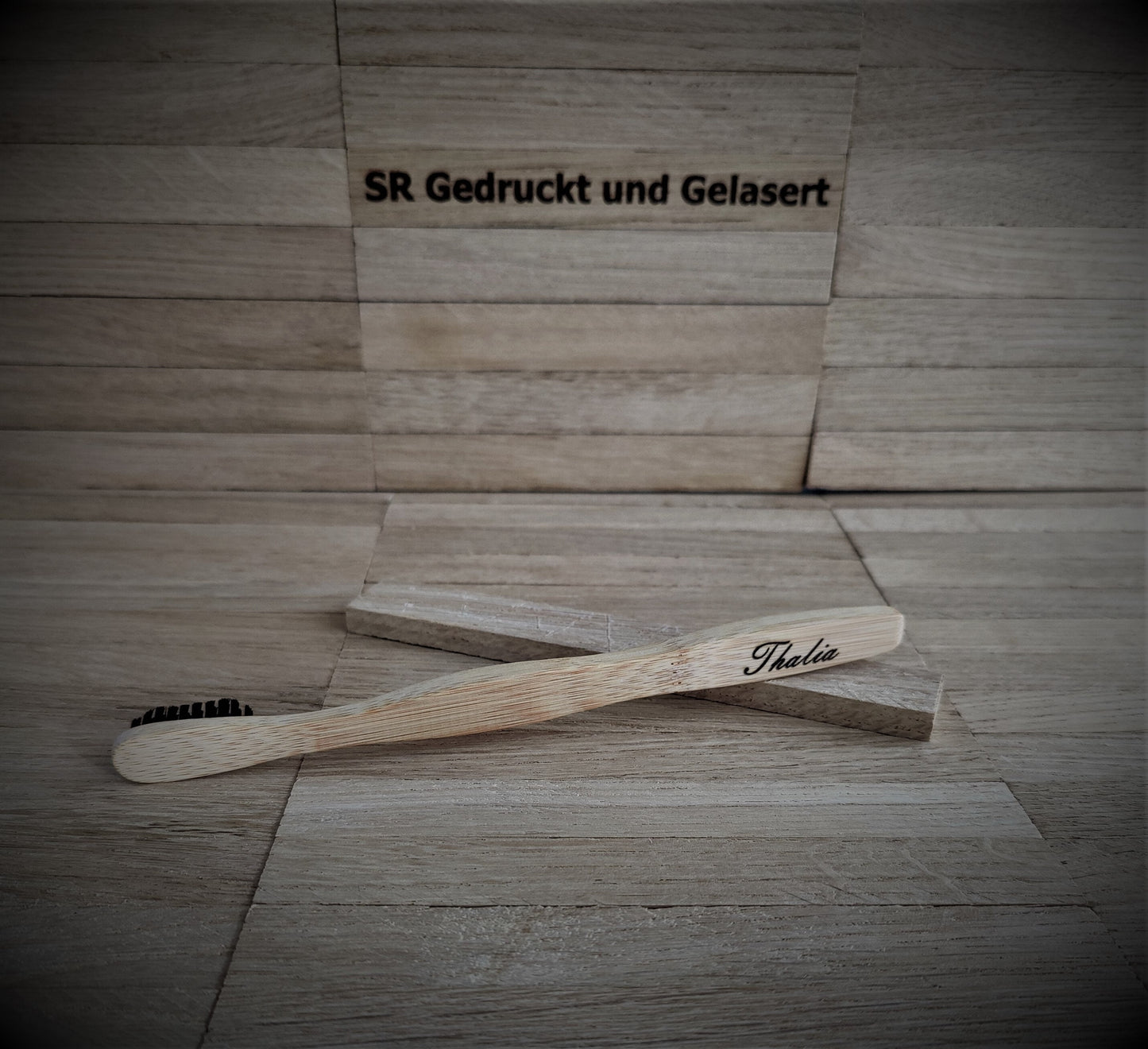Zahnbürste aus Bambus mit Aktivkohleborsten Outdoor Freakz mit individueller Gravur Vegan natürlich  Geschenk
