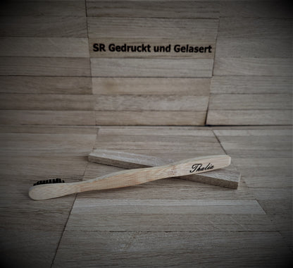 Zahnbürste aus Bambus mit Aktivkohleborsten Outdoor Freakz mit individueller Gravur Vegan natürlich  Geschenk