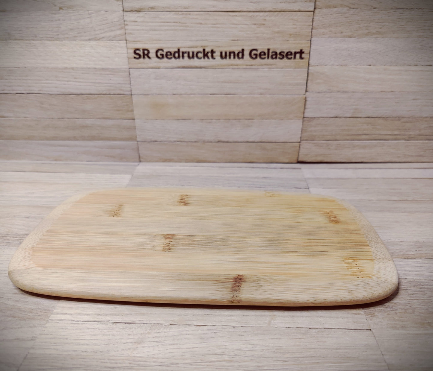 Schneidebrett aus Bambus abgerundet ca. 23 x 15 x 1 cm mit Wunschgravur Vesperbrett Frühstücksbrettchen  Geschenk