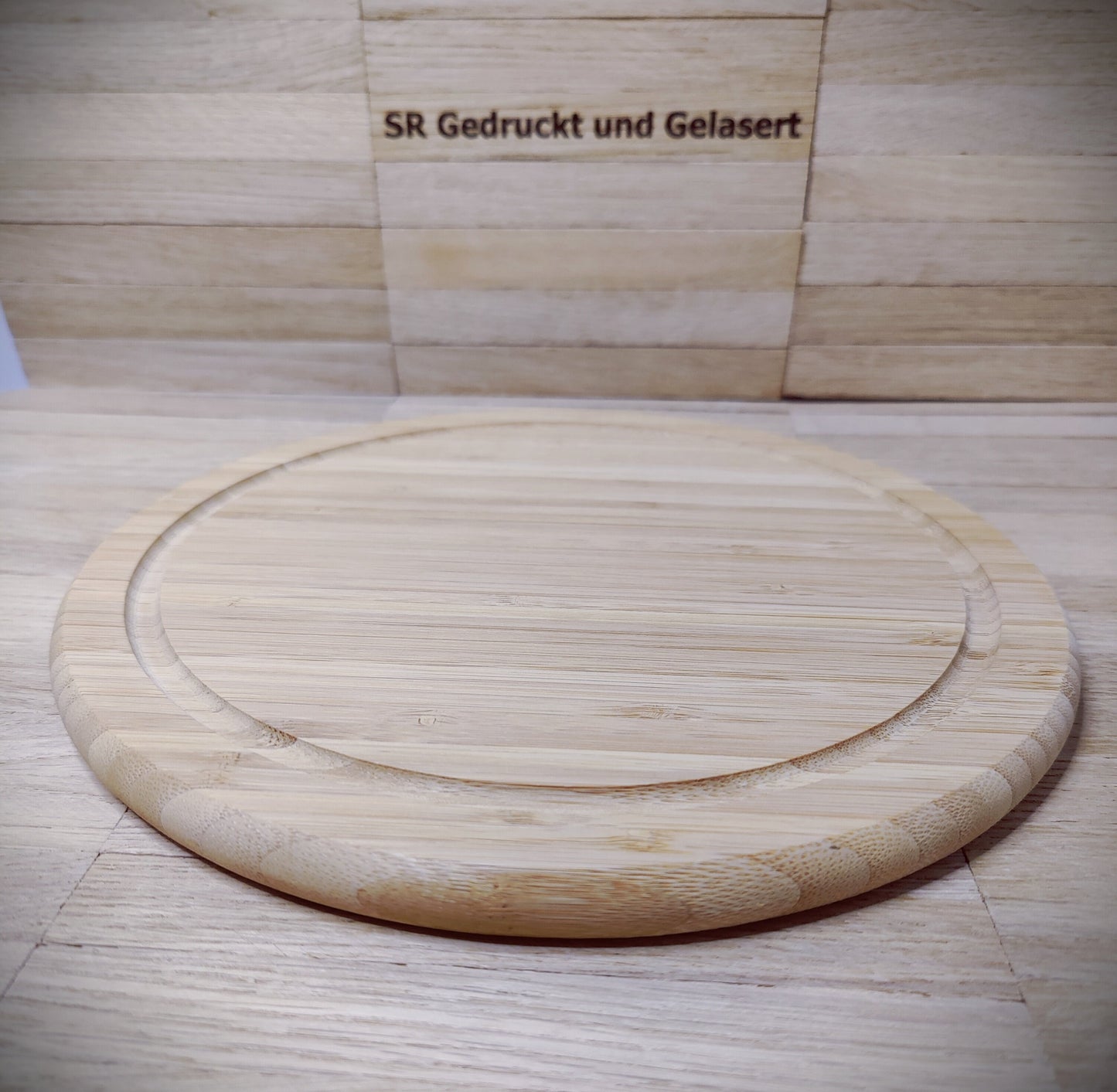Schneidebrett rund aus Bambus 25 x 1,5 cm mit Wunschgravur Vesperbrett Schneidbrett Brett Brettchen Frühstücksbrett Geschenk