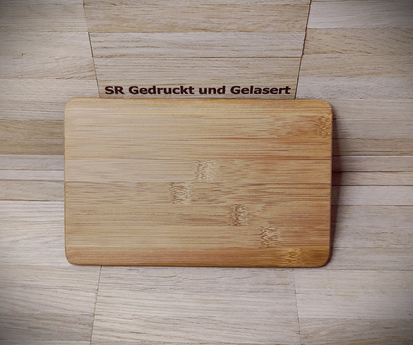 Frühstücksbrett Schneidebrett aus Bambus rechteckig 22 x 14 x 0,8 cm mit Wunschgravur Vesperbrett Schneidbrett Geschenk
