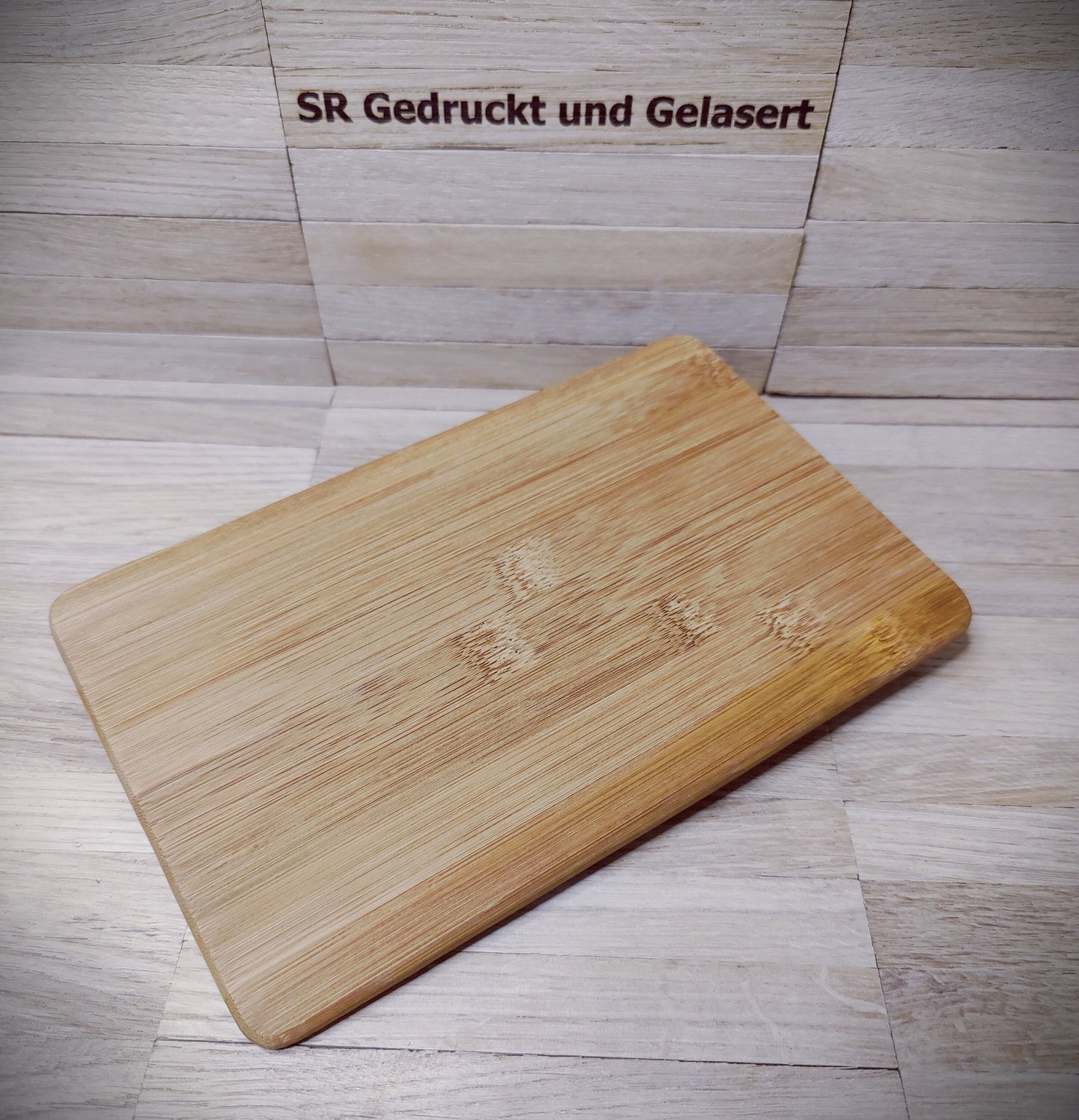 Frühstücksbrett Schneidebrett aus Bambus rechteckig 22 x 14 x 0,8 cm mit Wunschgravur Vesperbrett Schneidbrett Geschenk