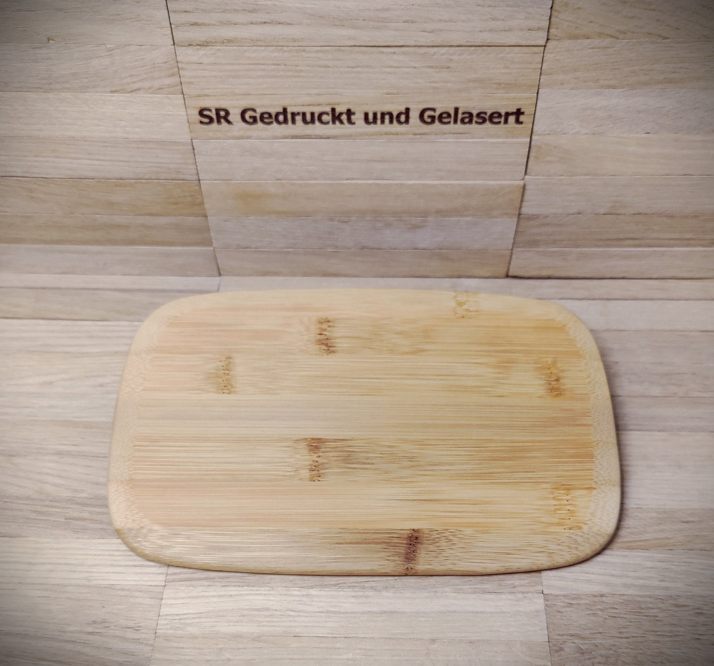 Schneidebrett aus Bambus abgerundet ca. 23 x 15 x 1 cm mit Wunschgravur Vesperbrett Frühstücksbrettchen  Geschenk