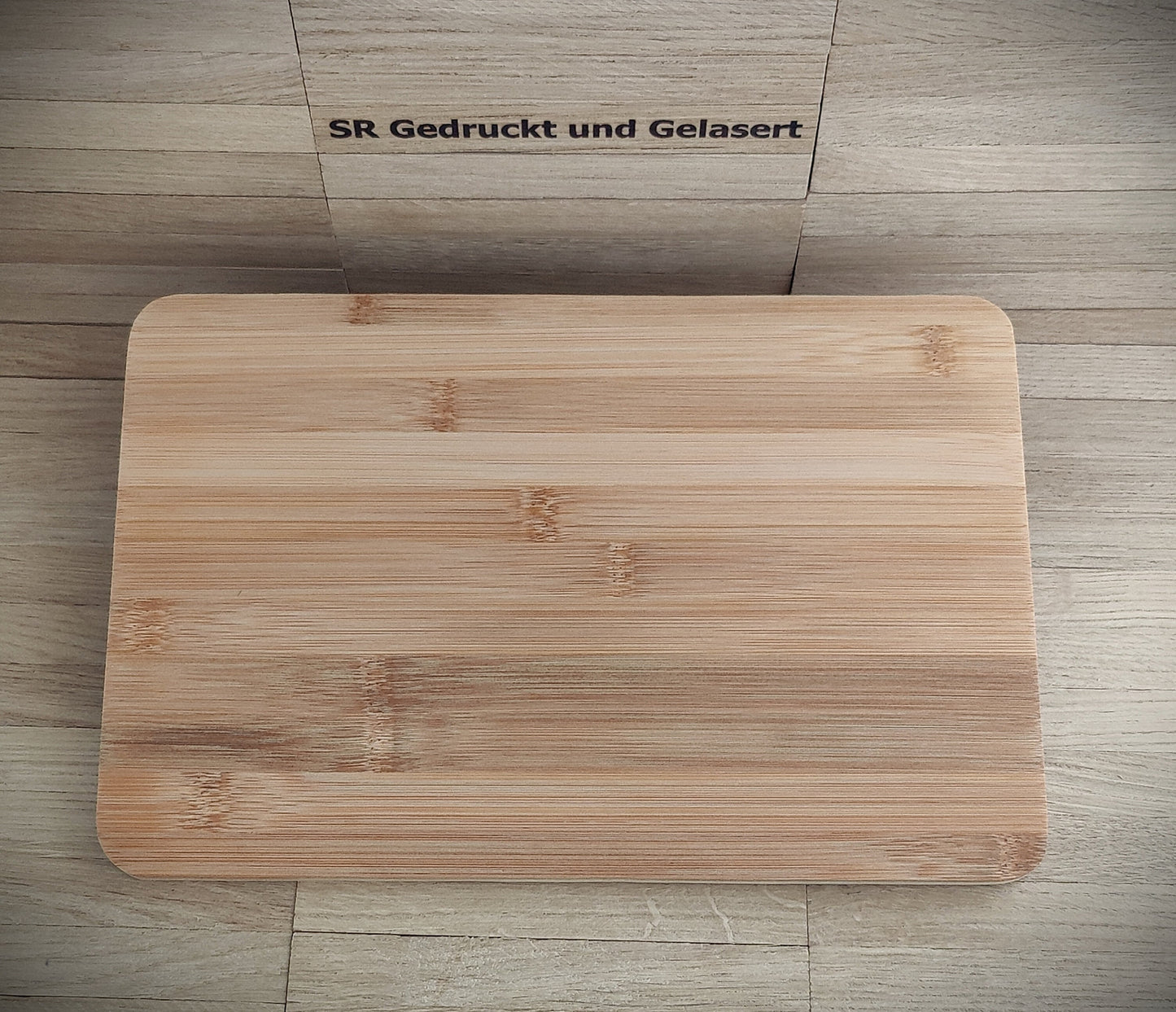 Schneidebrett personalisiert aus Bambus rechteckig 25 x 16 x 0,8 cm mit Wunschgravur Vesperbrett Schneidbrett Brotzeit Geschenk  Geschenk