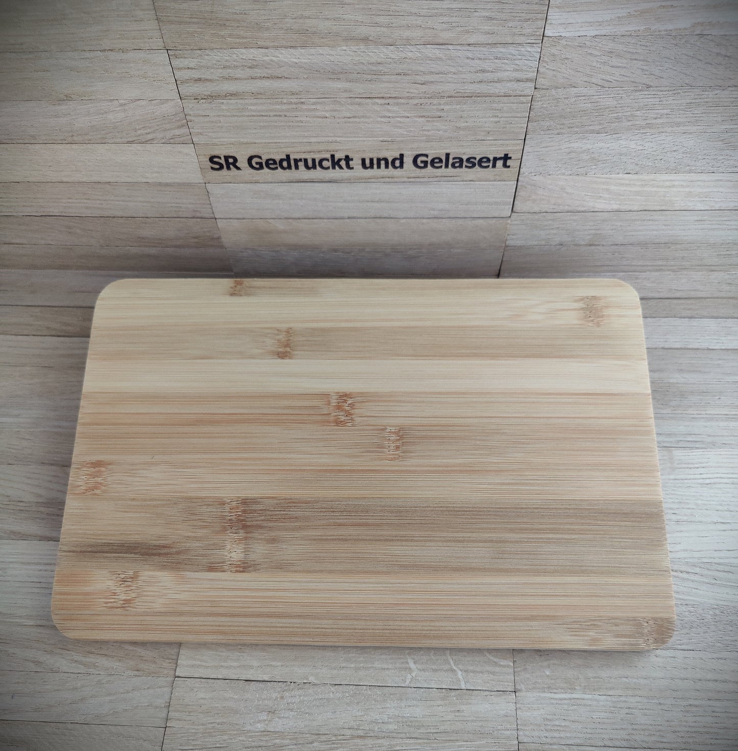 Schneidebrett personalisiert aus Bambus rechteckig 25 x 16 x 0,8 cm mit Wunschgravur Vesperbrett Schneidbrett Brotzeit Geschenk  Geschenk