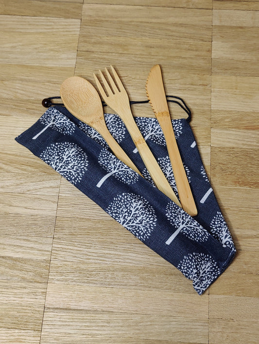 Campingbesteck aus Bambus 4-teilig mit Wunschgravur im schönen Stoffbeutel Reisebesteck individuelles Geschenk Geschenkidee  Geschenk