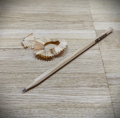 Personalisierter Bleistift mit Gravur | Gastgeschenk Hochzeit & Kommunion | Platzkarte Alternative | Bleistift mit Namen für Schultüte