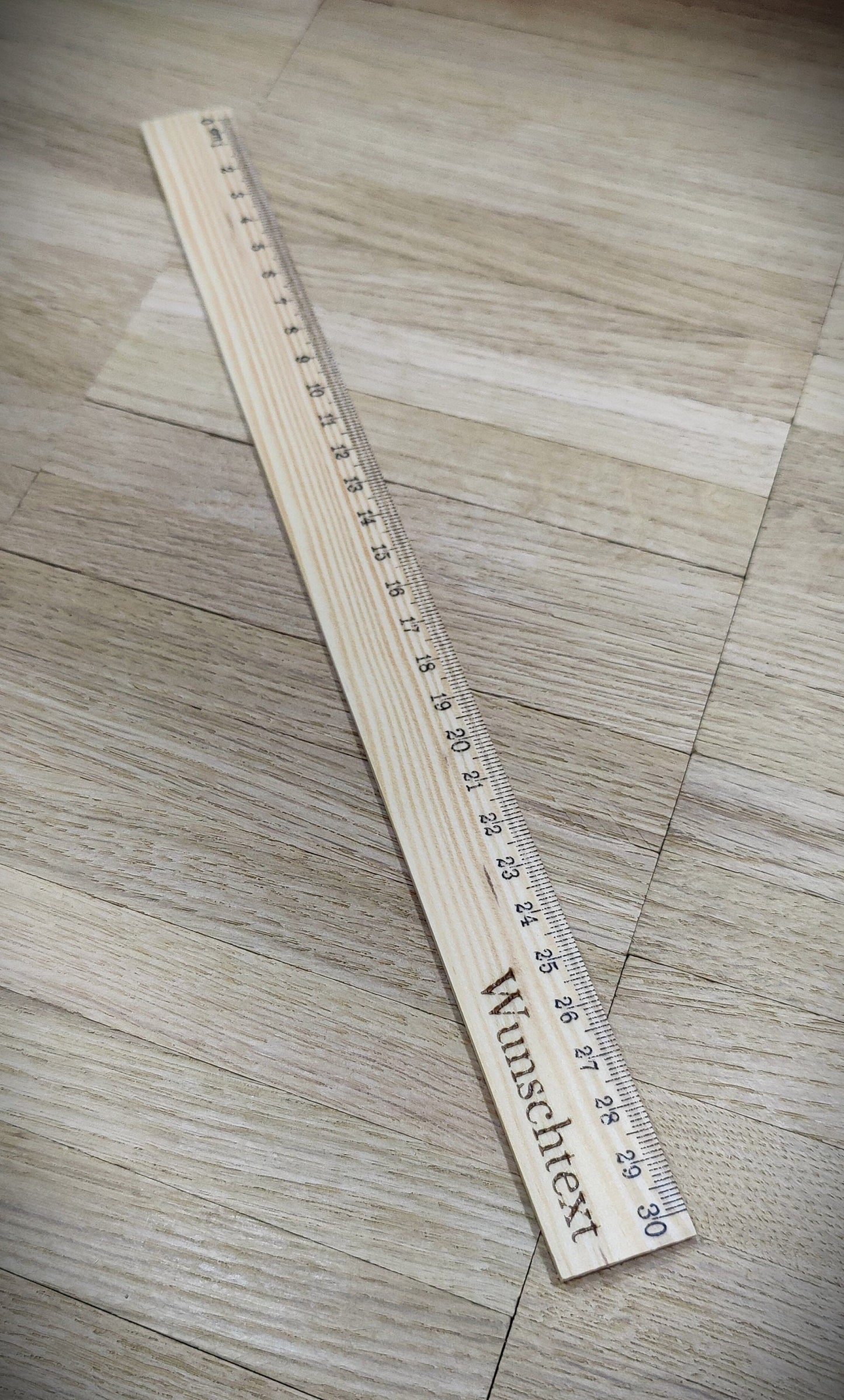 Personalisiertes Lineal 30 cm mit Name | Lineal aus Birkenholz graviert | Geschenk zur Einschulung & Schulanfang | Schulzubehör