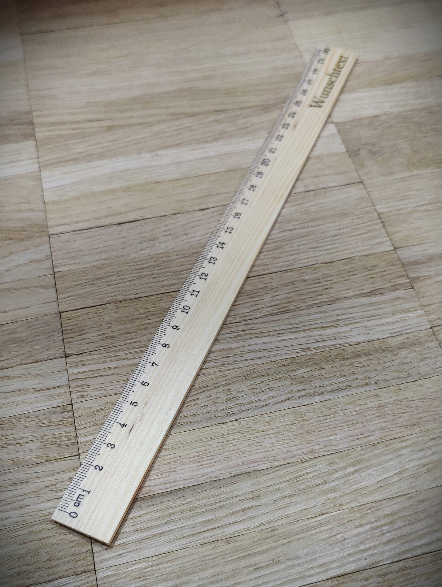 Personalisiertes Lineal 30 cm mit Name | Lineal aus Birkenholz graviert | Geschenk zur Einschulung & Schulanfang | Schulzubehör