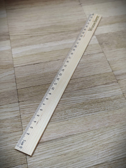 Personalisiertes Lineal 30 cm mit Name | Lineal aus Birkenholz graviert | Geschenk zur Einschulung & Schulanfang | Schulzubehör