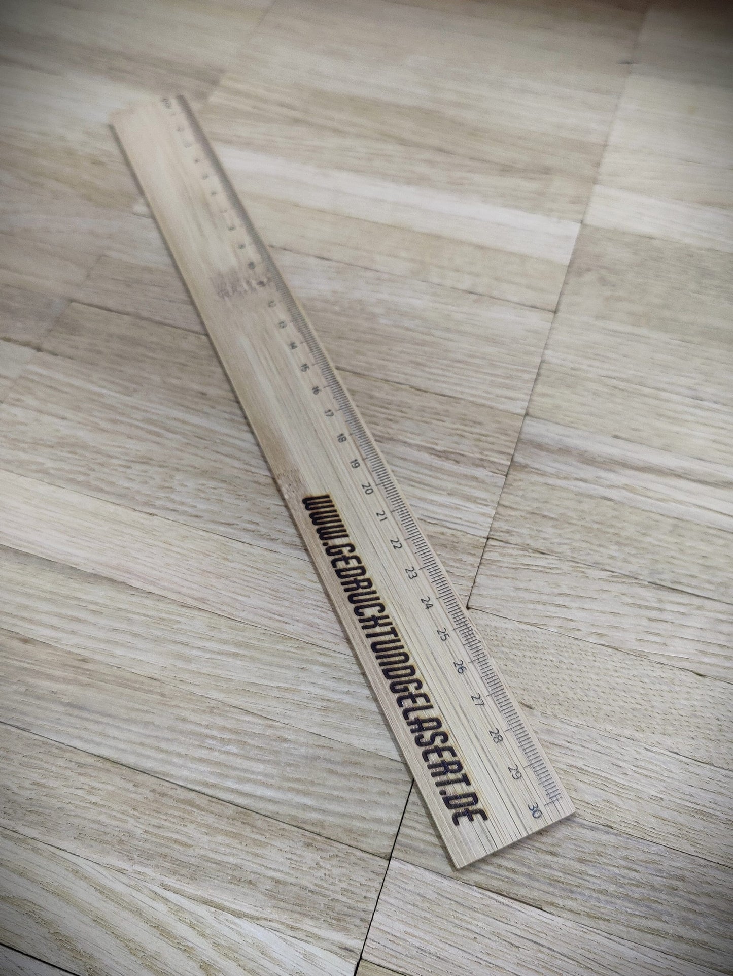 Personalisiertes Lineal aus Bambus 30 cm mit Gravur | Holzlineal mit Name | Geschenk zur Einschulung & Studium | Büro-Accessoire