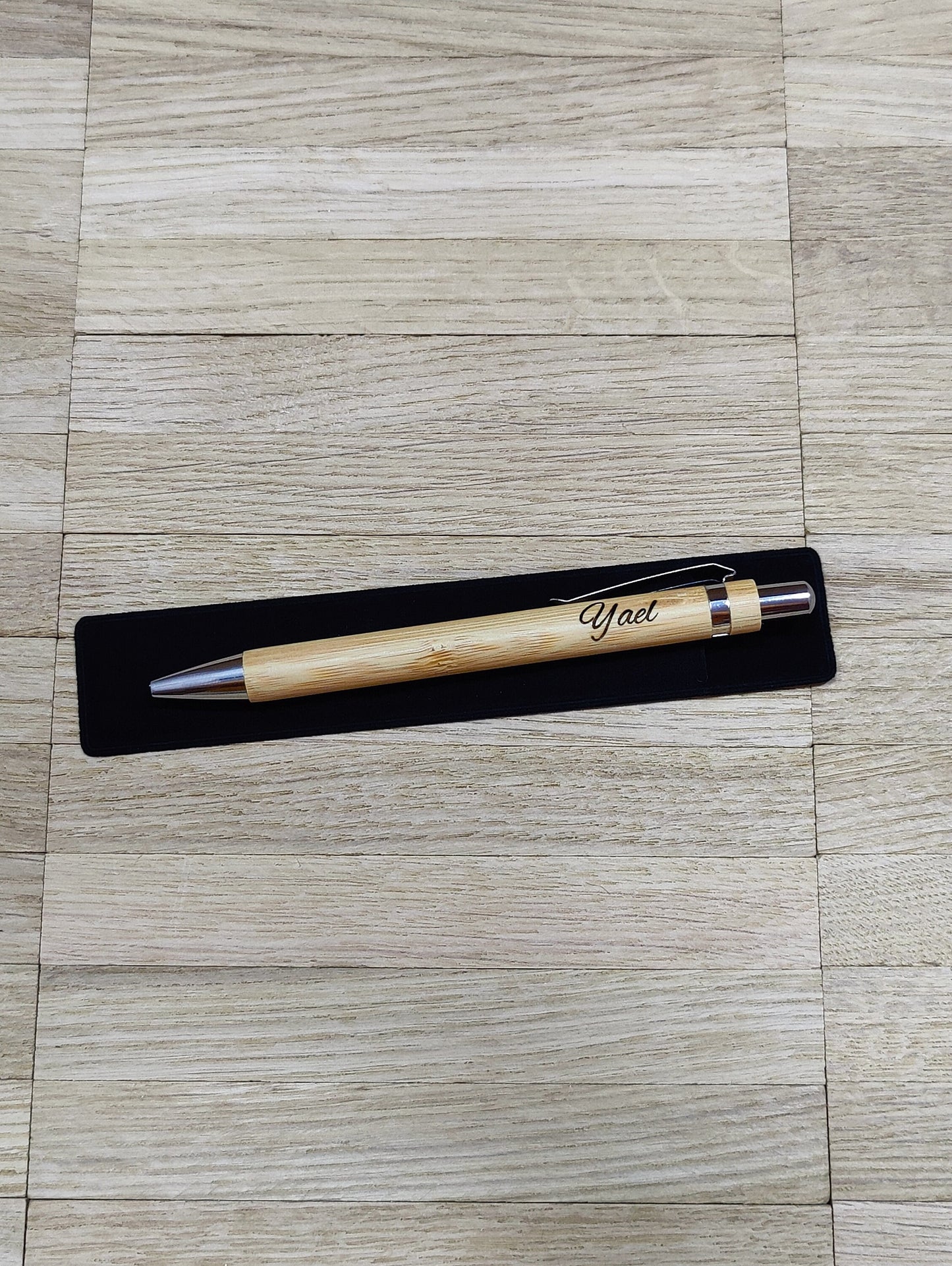 Kugelschreiber personalisiert aus Bambus mit Samthülle und Gravur Business schwarz Holzkugelschreiber Holz Gastgeschenk Kuli Stift Etui