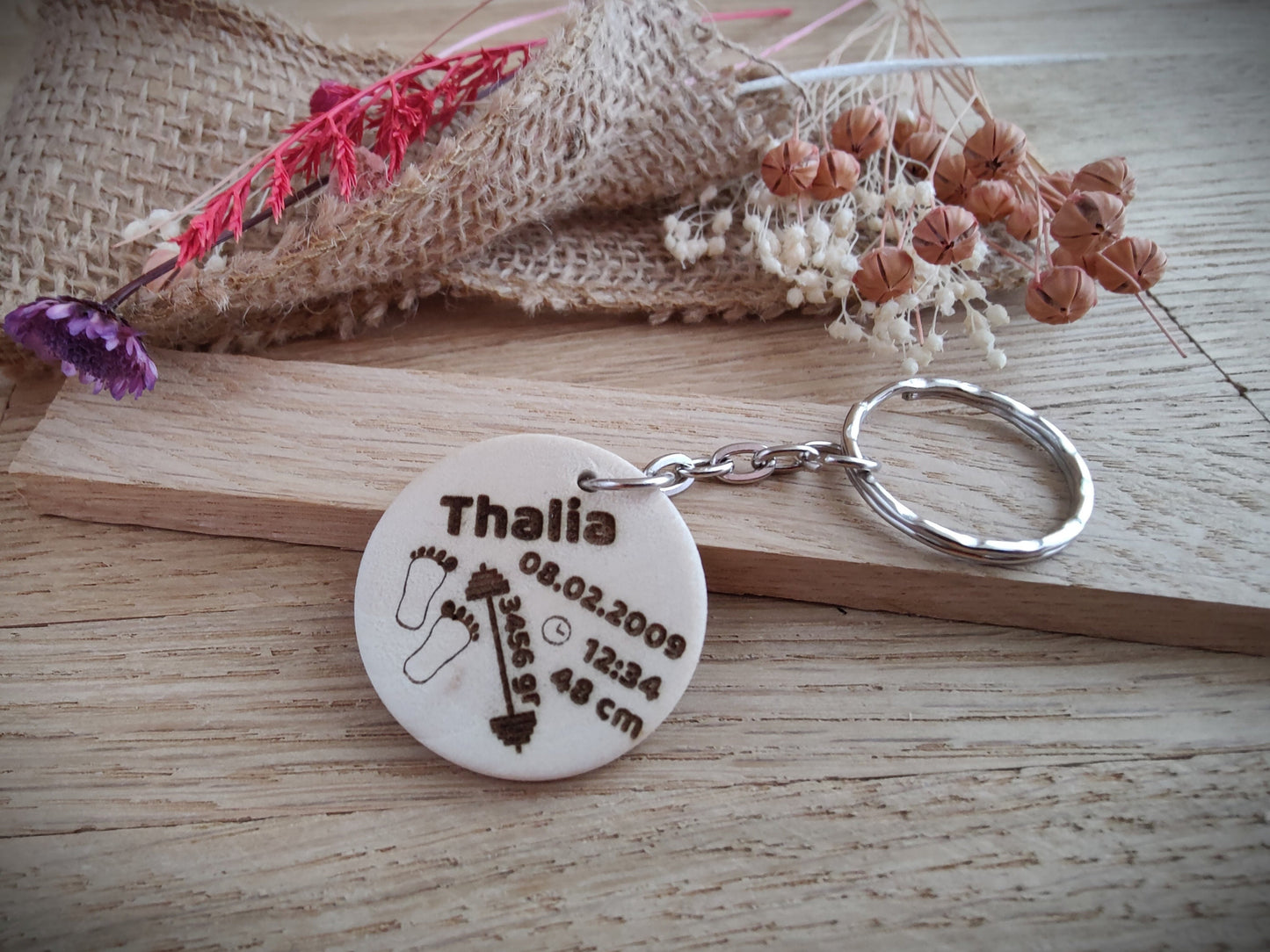 Schlüsselanhänger Baby zur Geburt mit Geburtsdaten Holz 35 mm mit Wunschgravur ideales Geschenk Personalisiert Geschenkidee  Geschenk