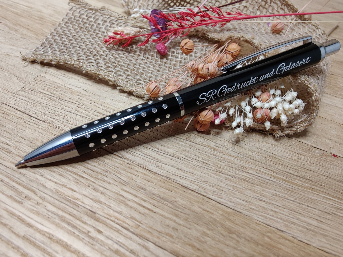 Kugelschreiber personalisiert schwarz aus Aluminium mit individueller Gravur Gastgeschenk Geschenk