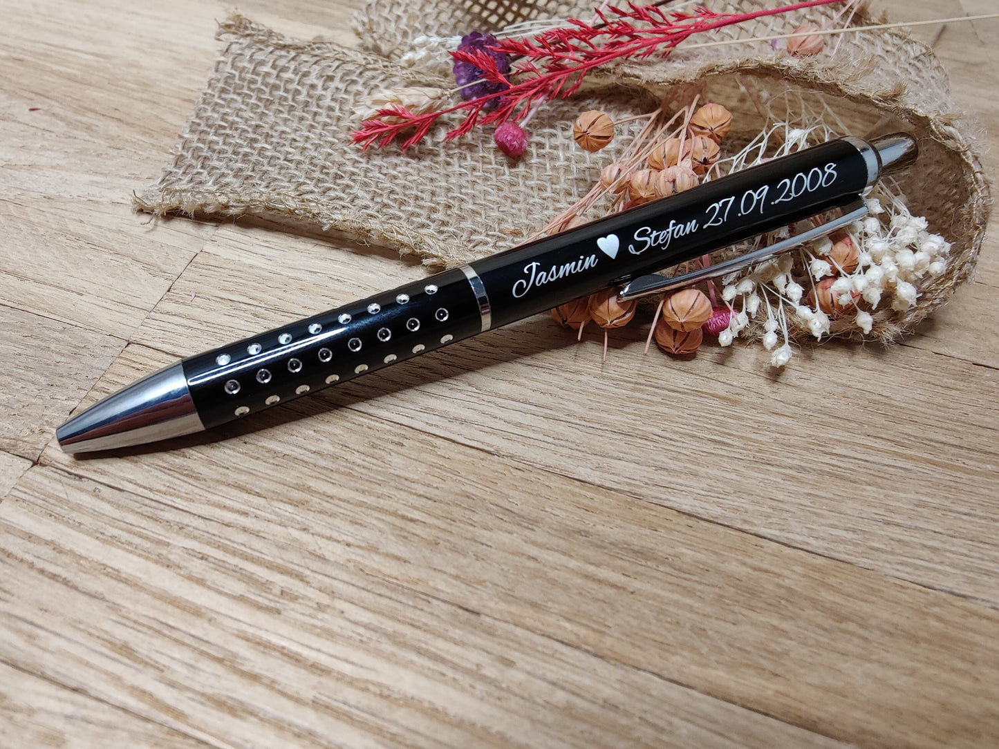 Kugelschreiber personalisiert schwarz aus Aluminium mit individueller Gravur Gastgeschenk Geschenk