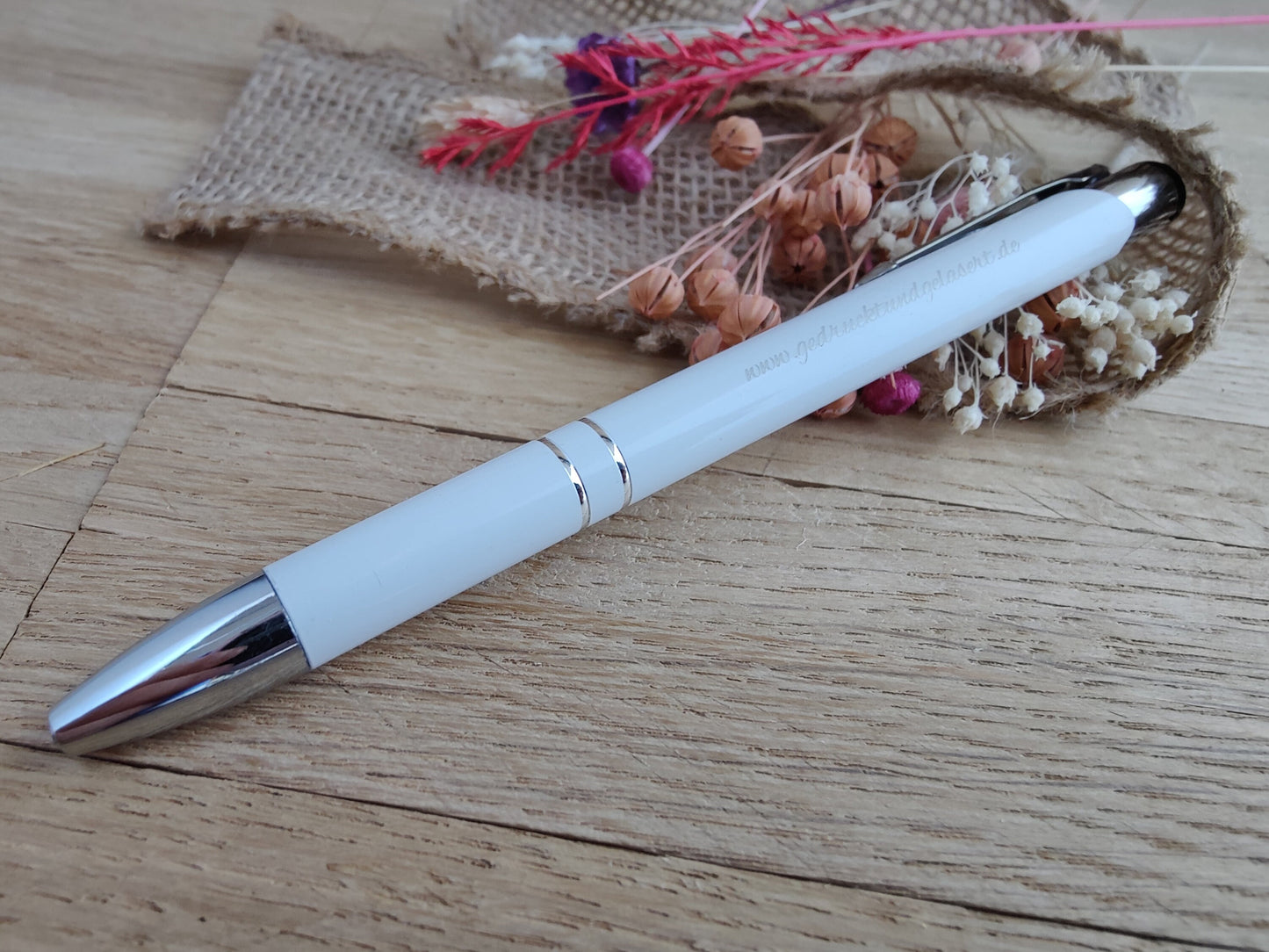 Kugelschreiber personalisiert Aluminium weiß mit individueller Gravur Gastgeschenk Geschenk