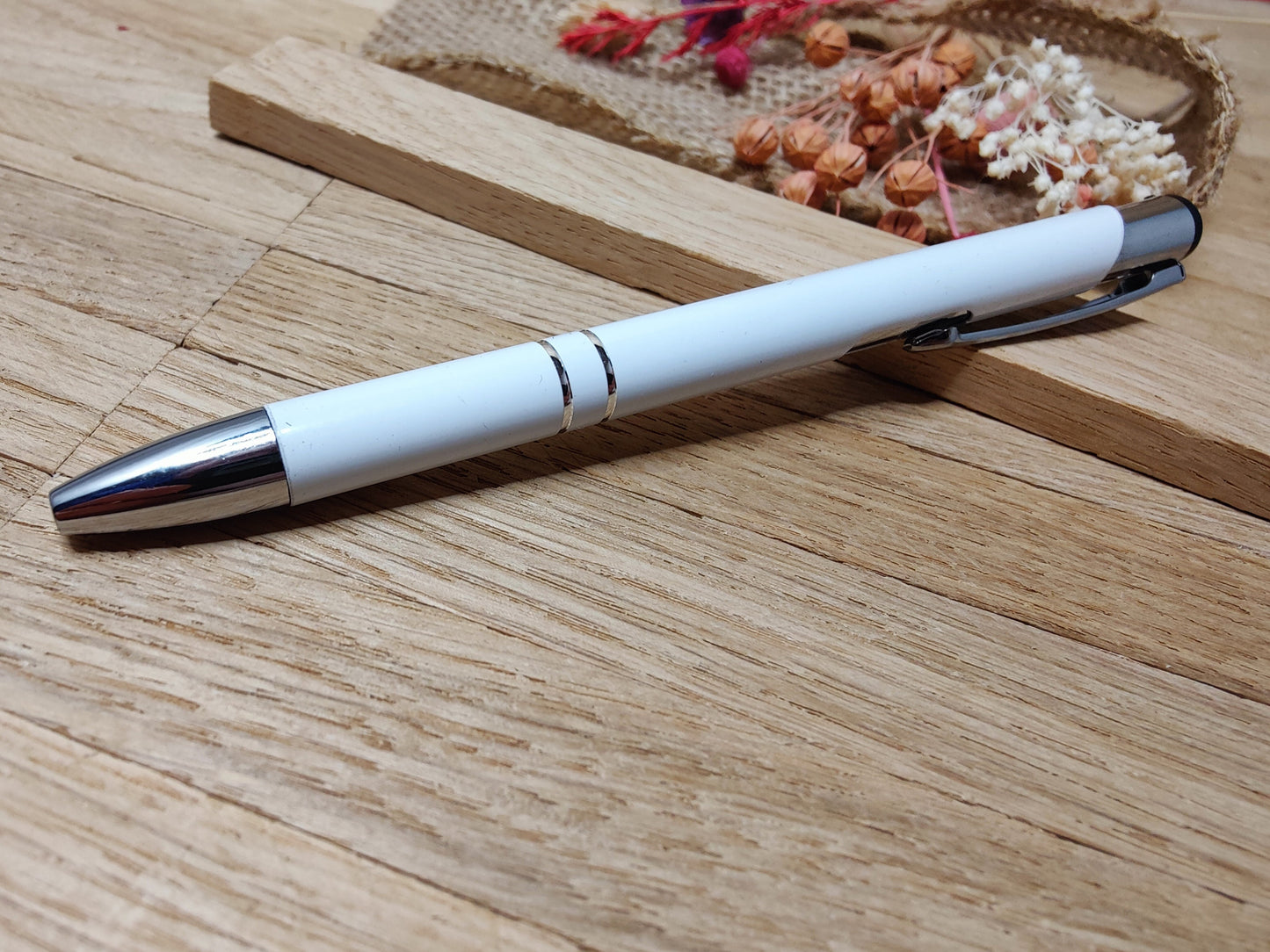 Kugelschreiber personalisiert Aluminium weiß mit individueller Gravur Gastgeschenk Geschenk
