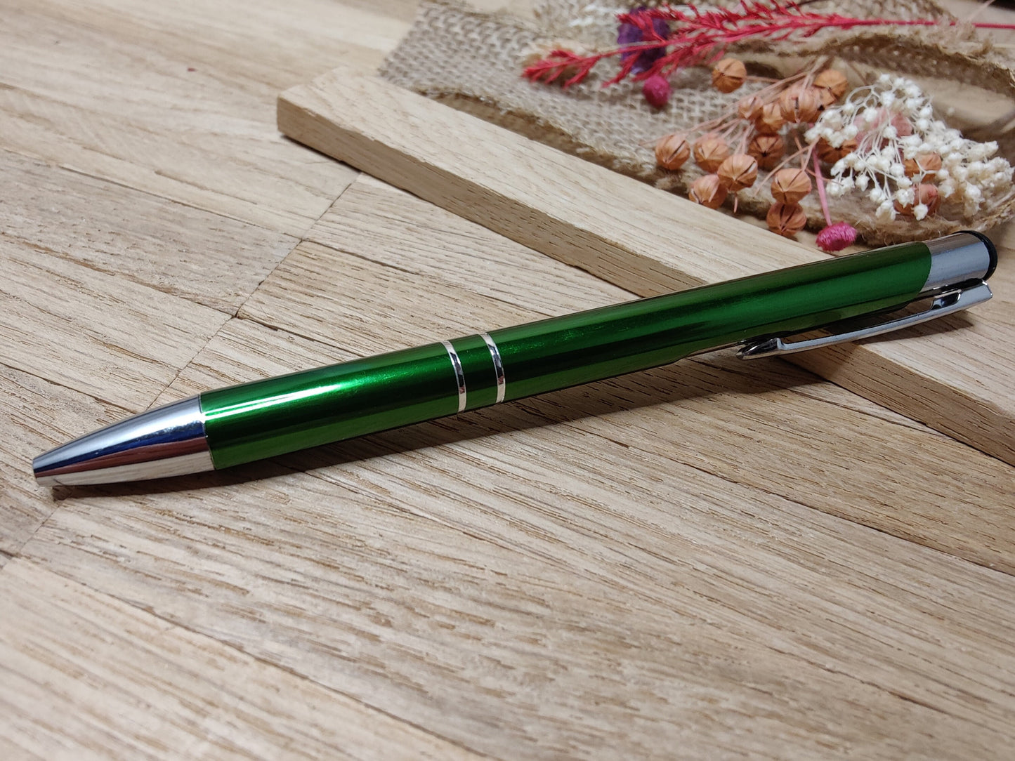 Kugelschreiber personalisiert Aluminium grün mit individueller Gravur Gastgeschenk Geschenk