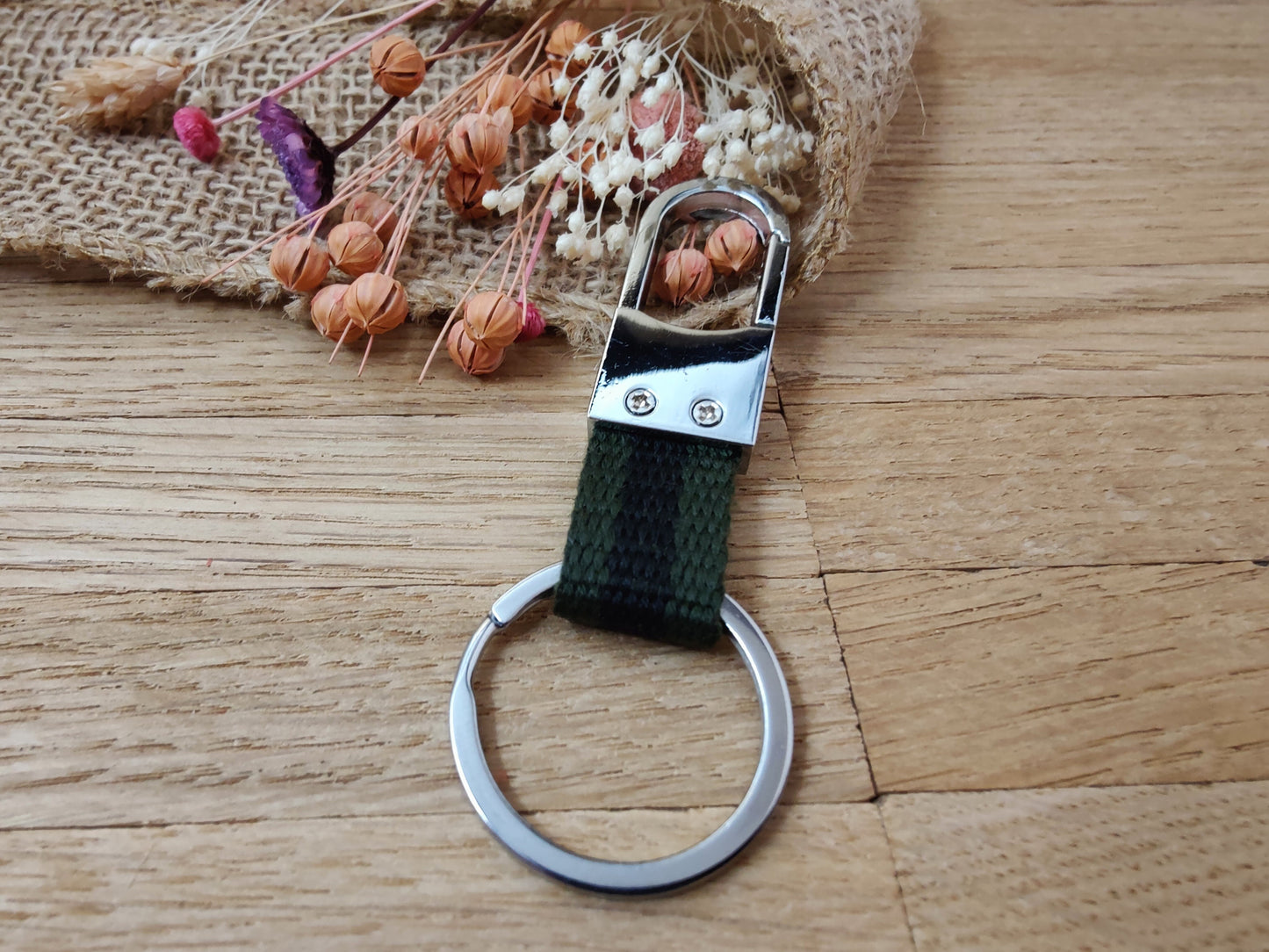 Schlüsselanhänger Karabiner schwarz/oliv Stoff mit individueller Gravur personalisiert Geschenk
