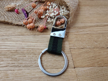 Schlüsselanhänger Karabiner schwarz/oliv Stoff mit individueller Gravur personalisiert Geschenk