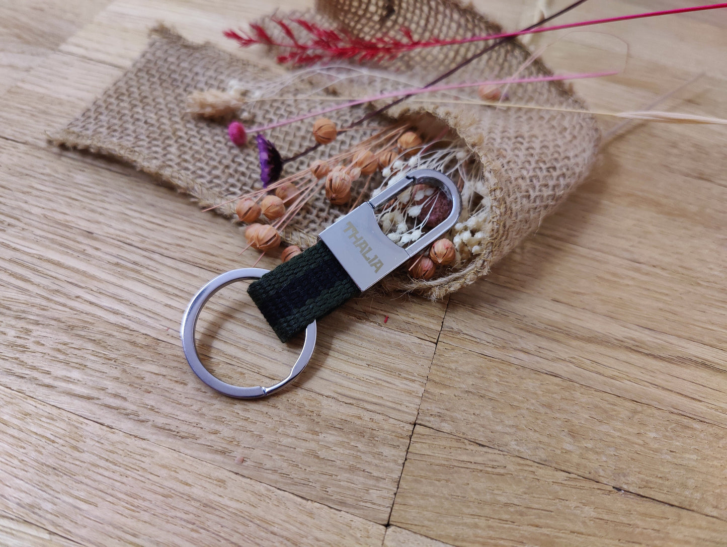 Schlüsselanhänger Karabiner schwarz/oliv Stoff mit individueller Gravur personalisiert Geschenk