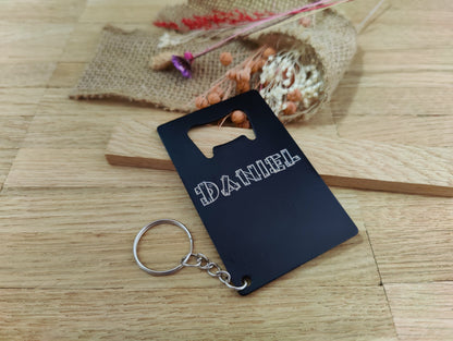 Flaschenöffner als Schlüsselanhänger schwarz Kreditkartenformat mit Gravur Geschenk Geschenkidee