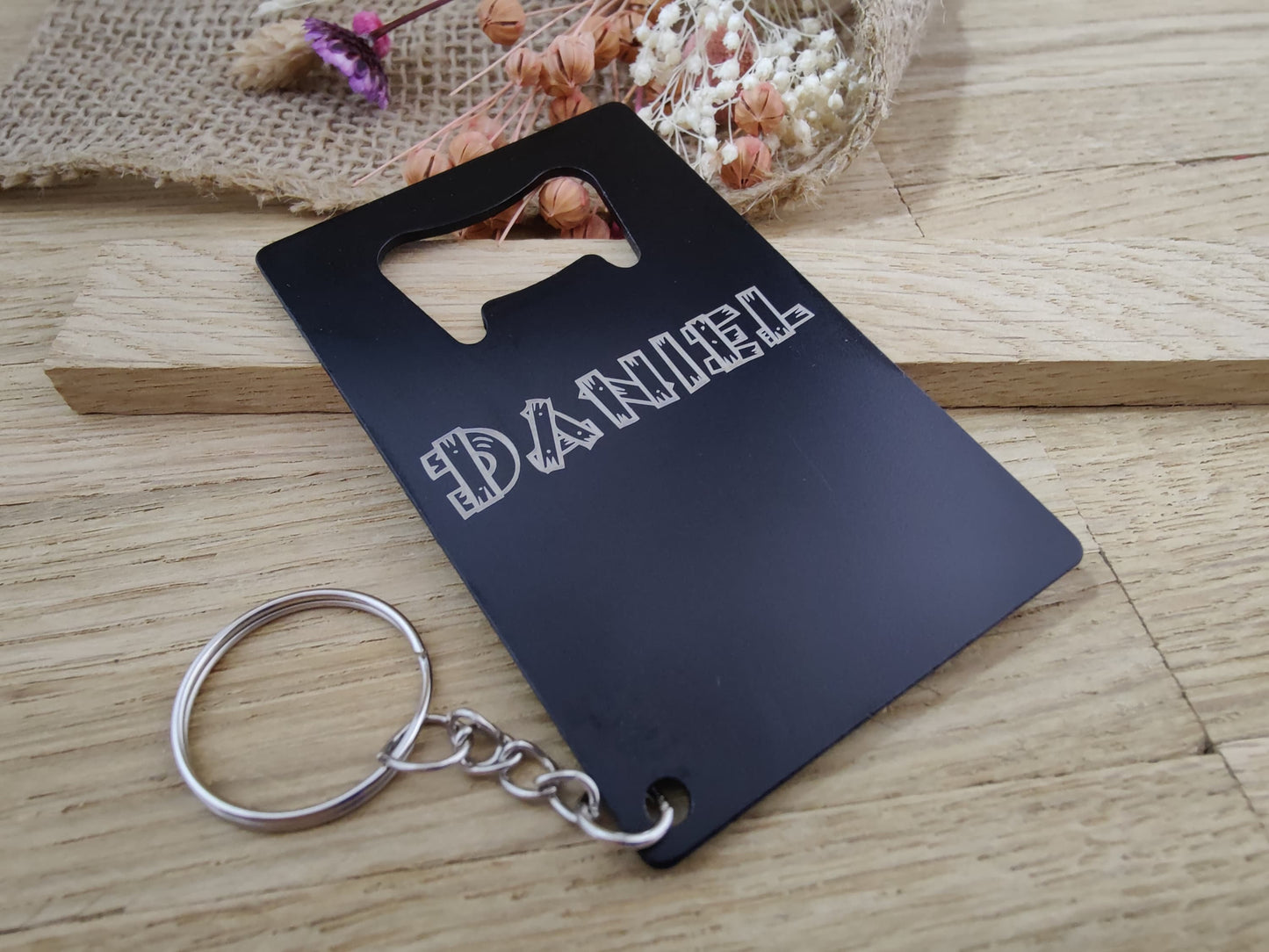 Flaschenöffner als Schlüsselanhänger schwarz Kreditkartenformat mit Gravur Geschenk Geschenkidee