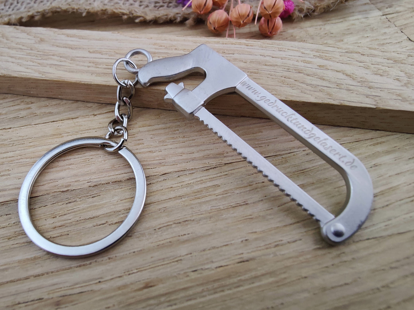 Schlüsselanhänger Säge Werkzeug DIY Heimwerken Metall mit individueller Gravur Geschenk
