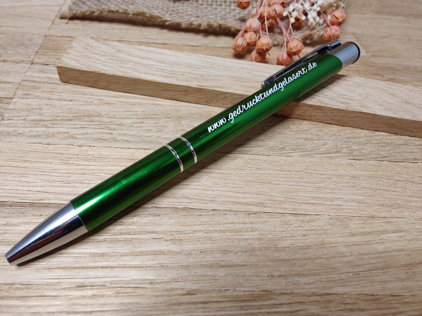 Kugelschreiber personalisiert Aluminium grün mit individueller Gravur Gastgeschenk Geschenk