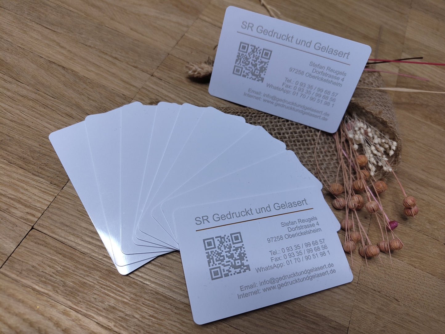 NFC Visitenkarte RFID weiß mit individueller Gravur Business