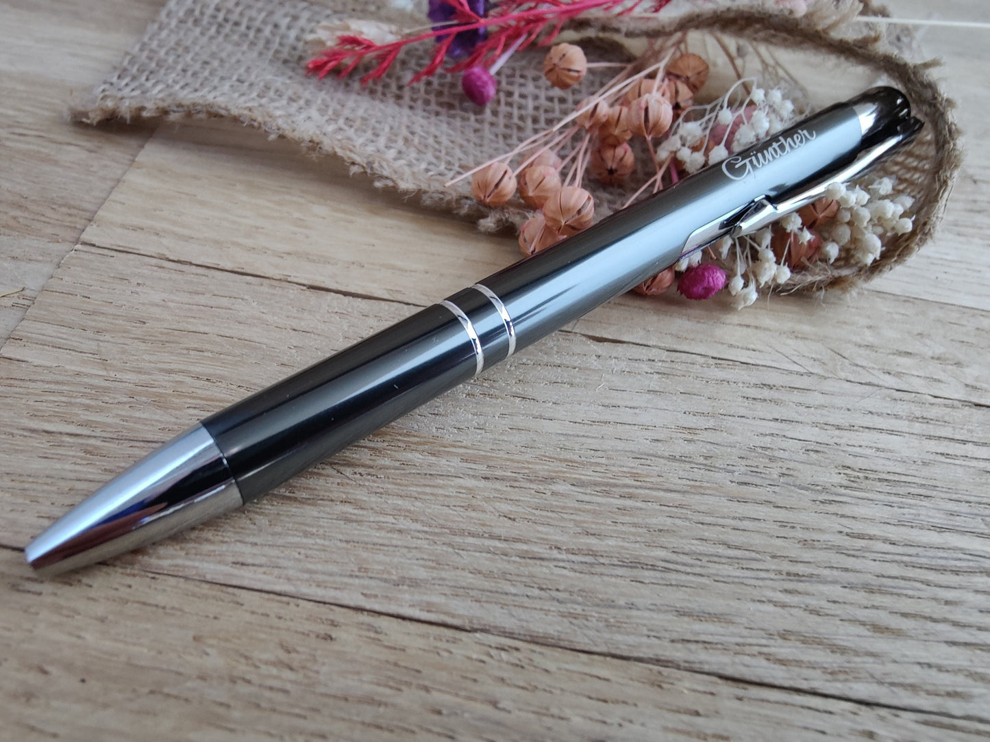 Kugelschreiber personalisiert Aluminium gunmetal grau mit individueller Gravur Gastgeschenk Geschenk