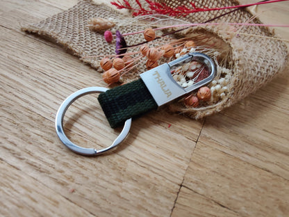 Schlüsselanhänger Karabiner schwarz/oliv Stoff mit individueller Gravur personalisiert Geschenk