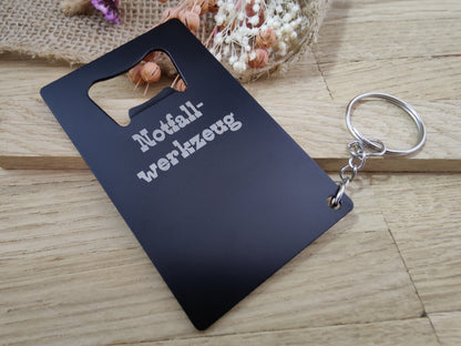 Flaschenöffner als Schlüsselanhänger schwarz Kreditkartenformat mit Gravur Geschenk Geschenkidee