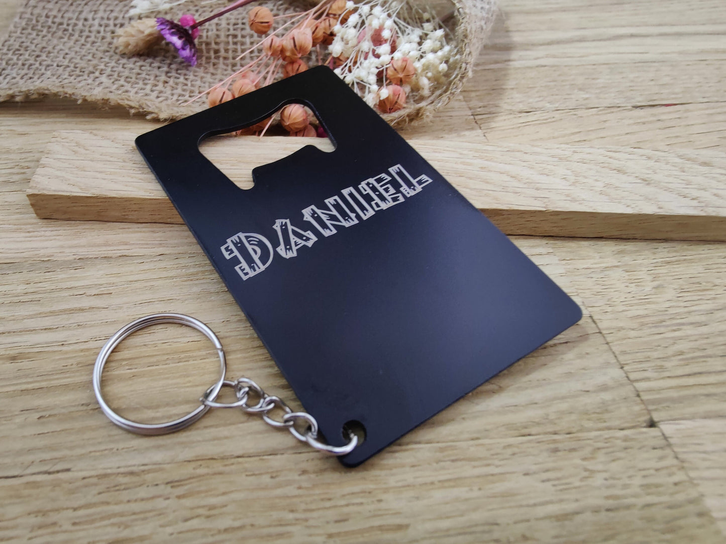 Flaschenöffner als Schlüsselanhänger schwarz Kreditkartenformat mit Gravur Geschenk Geschenkidee