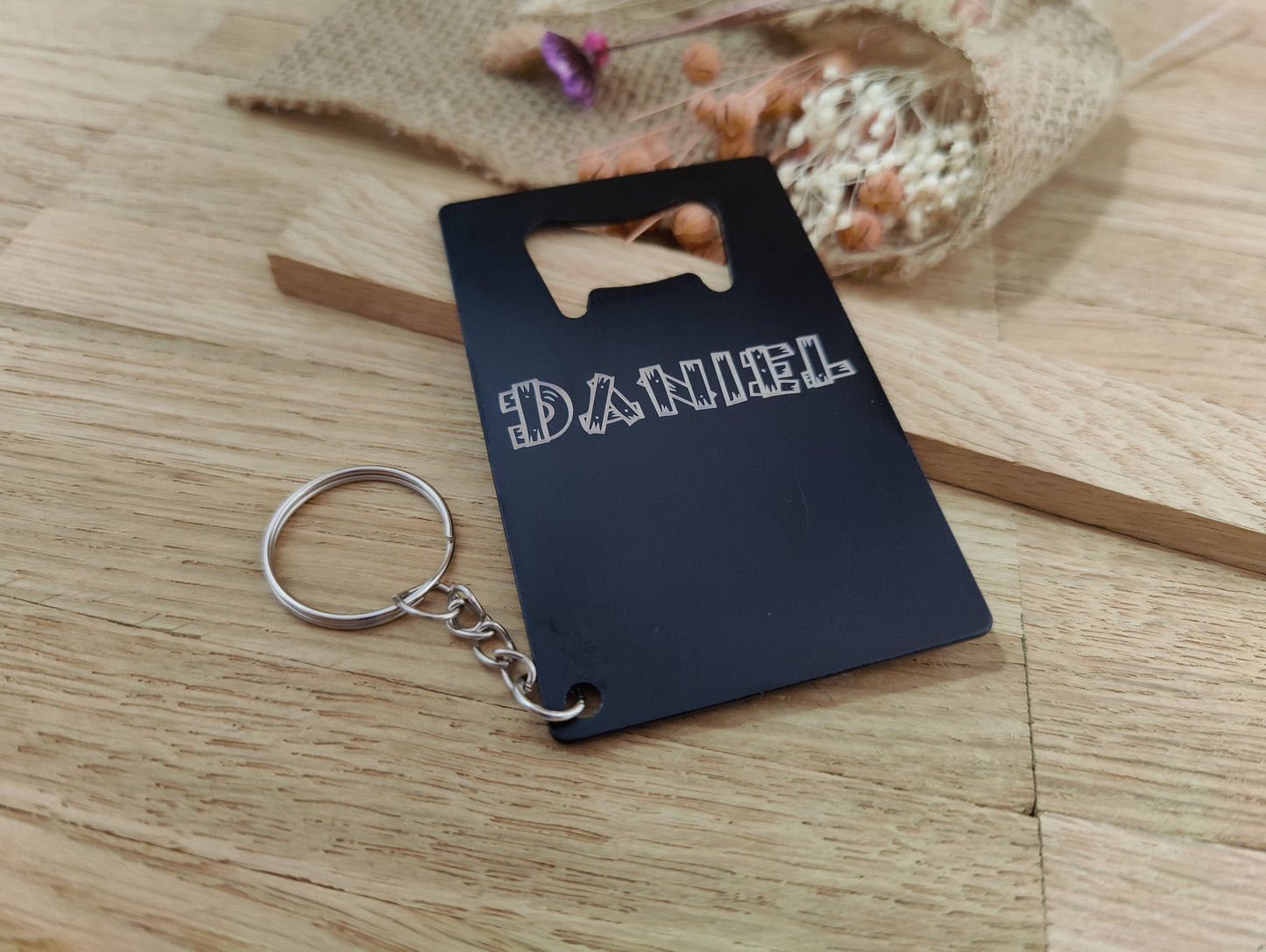 Flaschenöffner als Schlüsselanhänger schwarz Kreditkartenformat mit Gravur Geschenk Geschenkidee