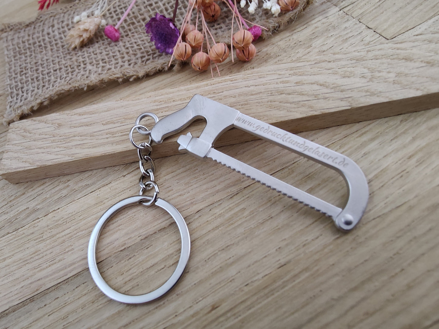 Schlüsselanhänger Säge Werkzeug DIY Heimwerken Metall mit individueller Gravur Geschenk