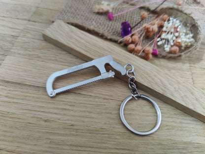 Schlüsselanhänger Säge Werkzeug DIY Heimwerken Metall mit individueller Gravur Geschenk