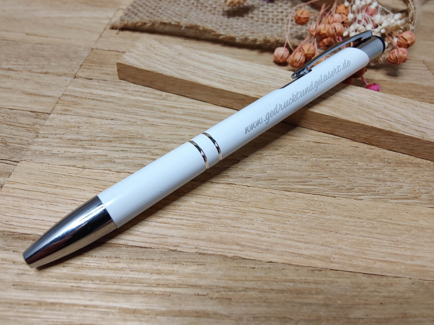 Kugelschreiber personalisiert Aluminium weiß mit individueller Gravur Gastgeschenk Geschenk
