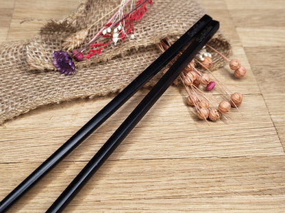 1 Paar Chopsticks Glasfaser schwarz Chinesische Stäbchen mit Wunschgravur 24 cm Geschenk Essstäbchen Glasfaser