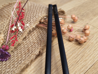 1 Paar Chopsticks Glasfaser schwarz Chinesische Stäbchen mit Wunschgravur 24 cm Geschenk Essstäbchen Glasfaser