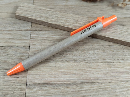 Kugelschreiber personalisiert aus recyceltem Papier verschiedene Farben mit individueller Gravur blau Kuli Stift Gastgeschenk Geschenk Gift