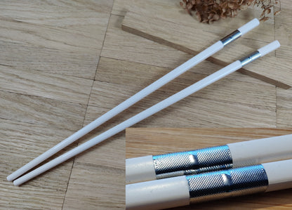 Chopsticks personalisiert weiß mit Verzierungen 5 Modelle zur Wahl Chinesische Stäbchen mit Wunschgravur 24 cm Geschenk