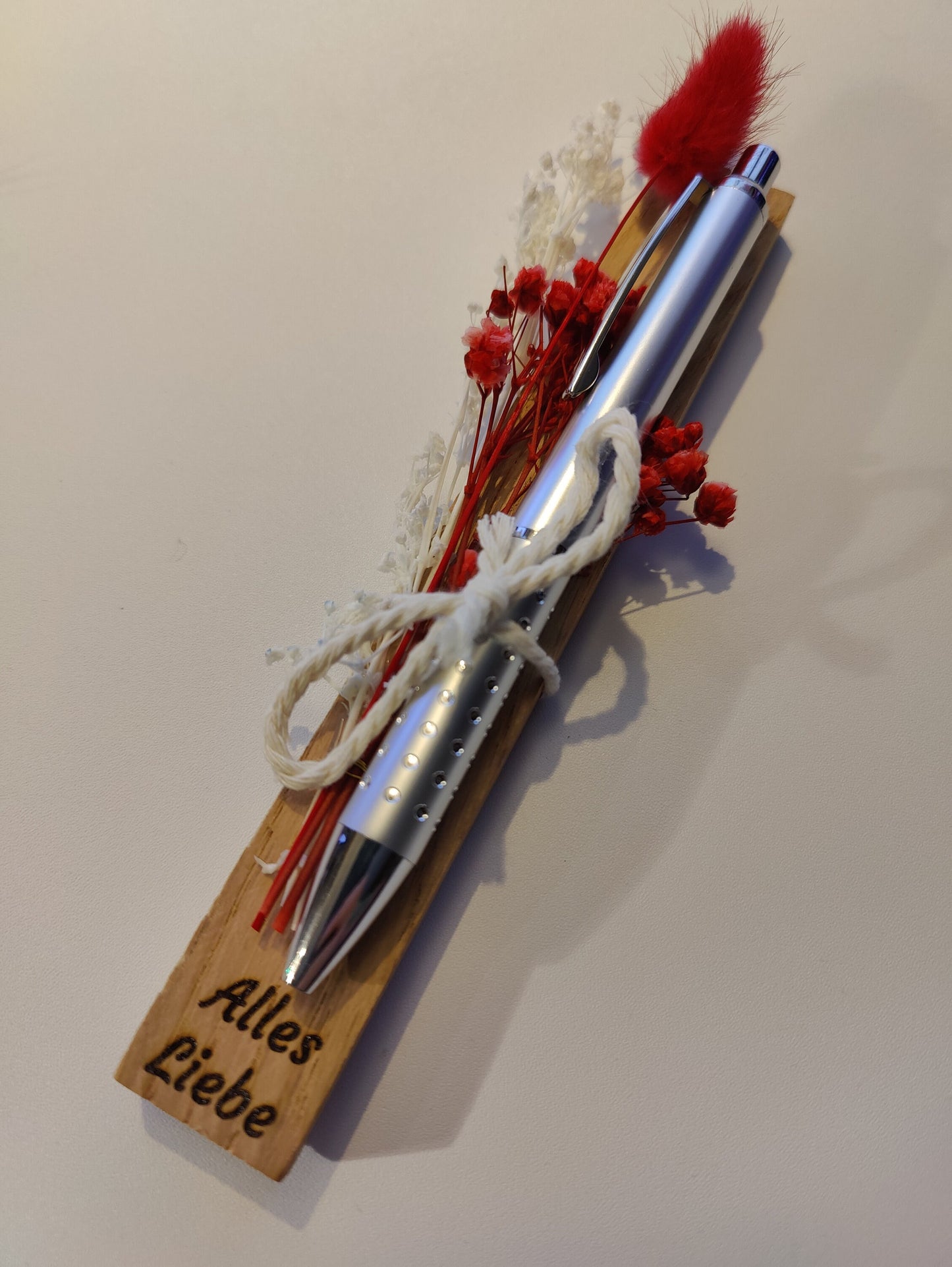Kugelschreiber personalisiert Geschenk mit Trockenblumen Deko Aluminium individueller Gravur schwarz Kuli Stift Gastgeschenk Geschenk Gift
