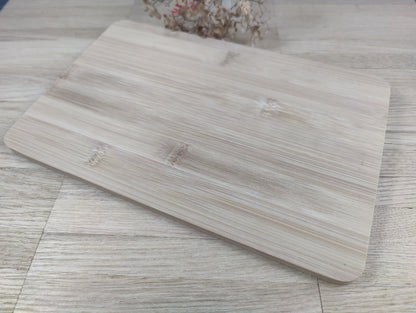 Schneidebrett personalisiert aus Bambus rechteckig 25 x 16 x 0,8 cm mit Wunschgravur Vesperbrett Schneidbrett Brotzeit Geschenk  Geschenk